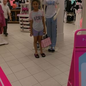 Meet your Posher, Claudia